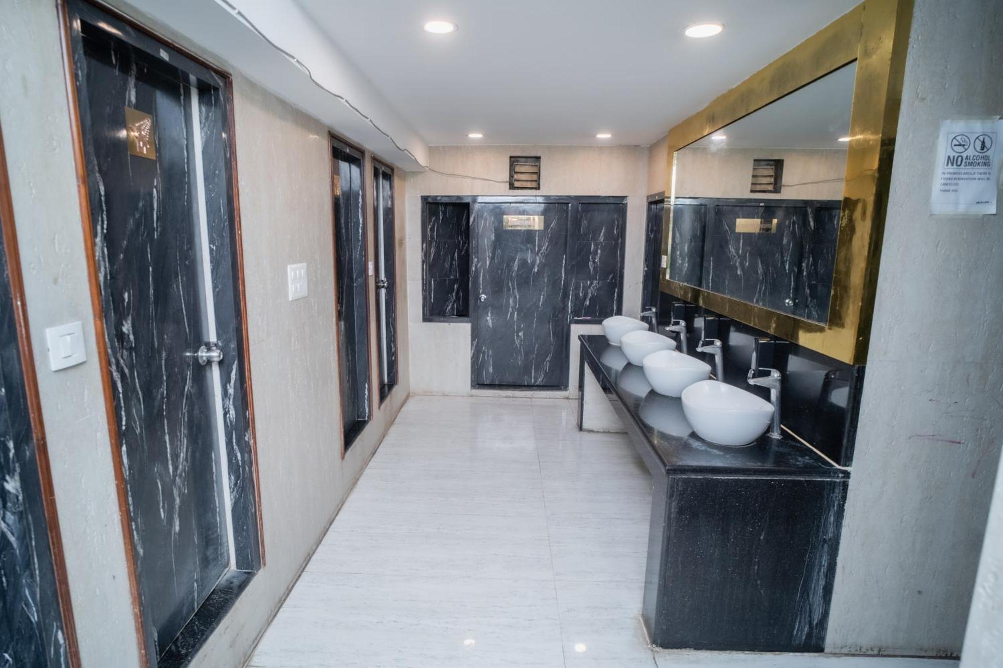 Pearl Courtyard Dormitory Varanasi Luaran gambar